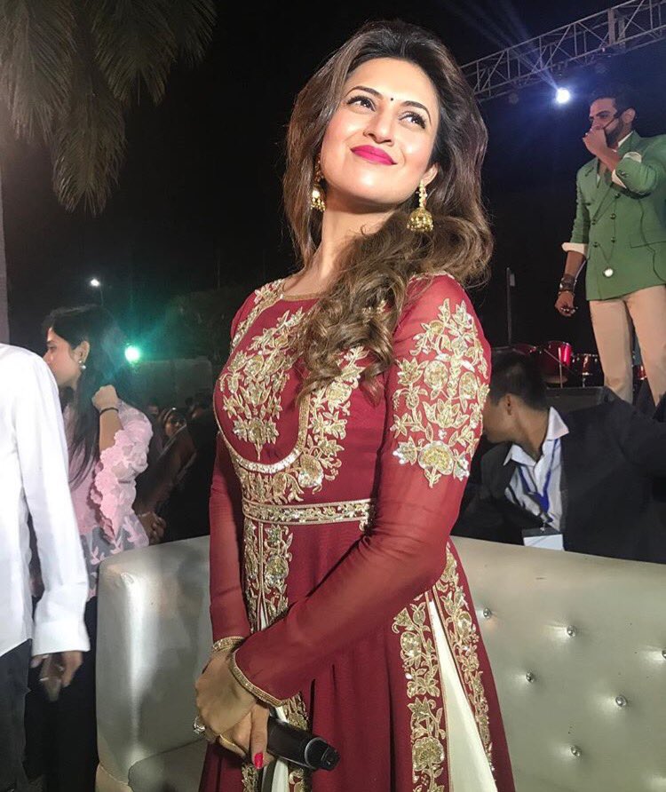 itslailabih's tweet photo. RT for Jennifer Winget. 
Like for Divyanka Tripathi. 
#JenniferWinget #DivyankaTripathi
#Beyhadh #YeHaiMohabbatein https://t.co/Lqp2I3xQbA