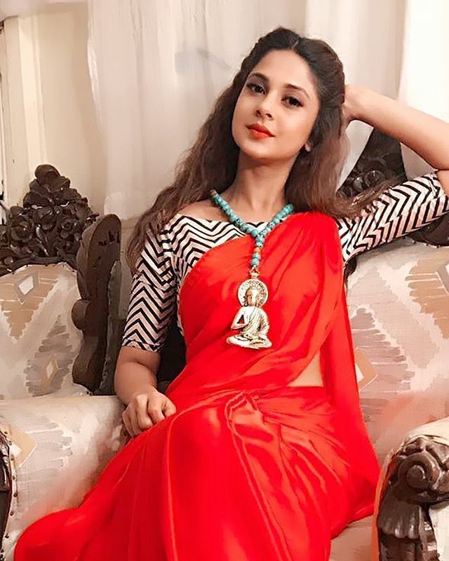 itslailabih's tweet photo. RT for Jennifer Winget. 
Like for Divyanka Tripathi. 
#JenniferWinget #DivyankaTripathi
#Beyhadh #YeHaiMohabbatein https://t.co/Lqp2I3xQbA