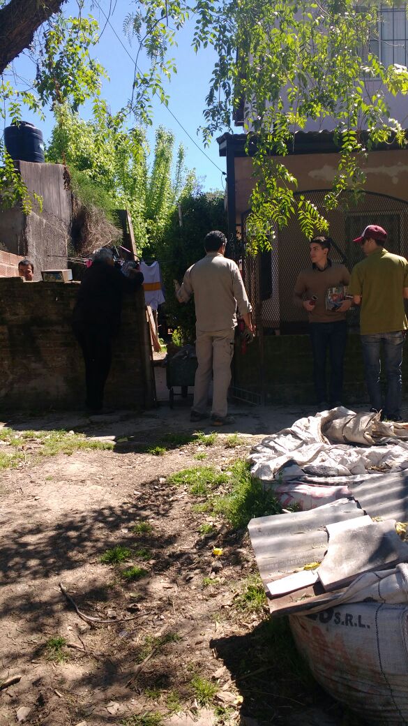 cintistach's tweet photo. Feriado| Recorremos casa por casa llevandole información a los vecinos  #DonTorcuato #1Pais @FRenovTorcuato @jmpaesani @GiselaLZamora https://t.co/lEMg0GfTFQ