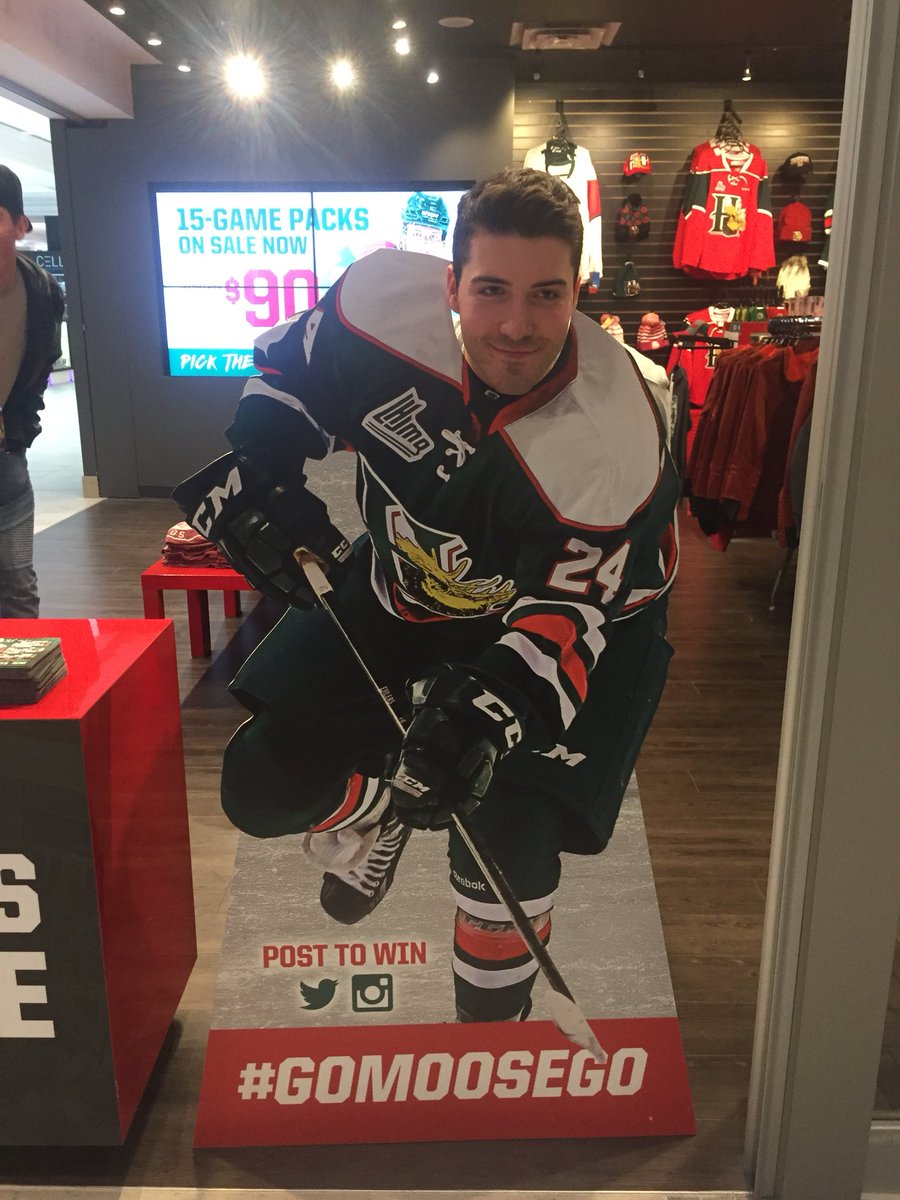 BladeMannDixon's tweet photo. #PostToWin @connor_moynihan really wants this for his house back home @HFXMooseheads https://t.co/AdxPhaKPP1
