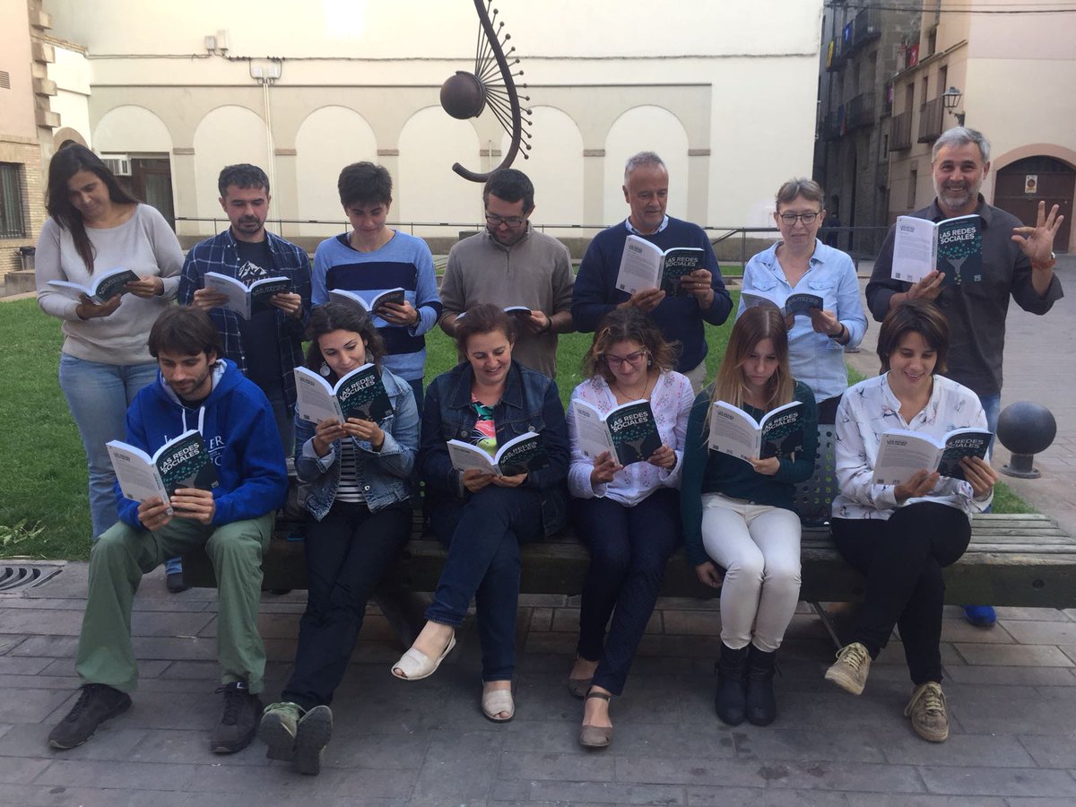 Ireeth's tweet image. El millor lloc per llegir #MonetizarRRSS #ElBancDeLaPlaça Seguim amb #XarxesSocialsSolsones i @Lluis_Serra. @SeniorManager @mariaredondo