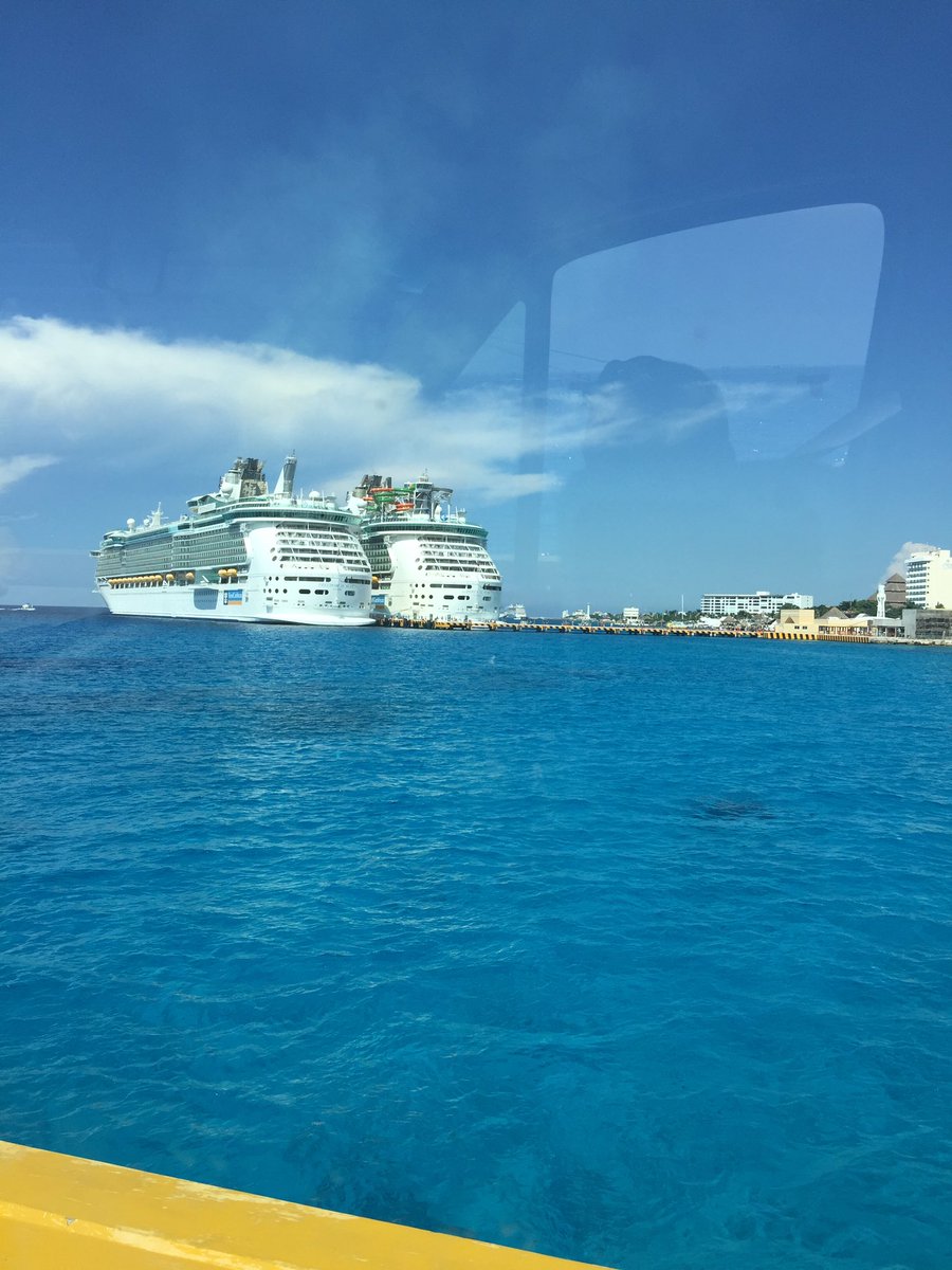 AcuteAirAmbu's tweet photo. A beautiful day over the weekend in the Caribbean. Our team preparing to transport a patient from a cruise ship . #AcuteAir #AirAmbulance #flightmedic #flightnurse #AcuteAirAmbulance #lovemyjob https://t.co/htkJgKSEqK
