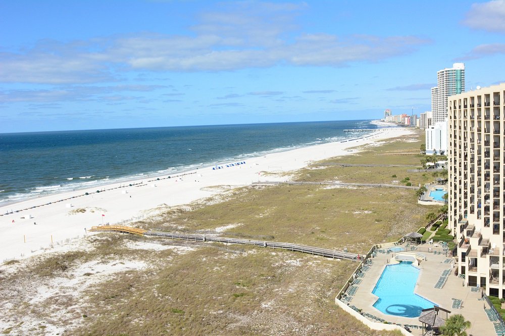 BrettRobinson1's tweet photo. Spend some soothing time on the sand this fall. Check out our current #CondoDeals. https://t.co/wb16n2sdMh https://t.co/SiWvxt1kkW