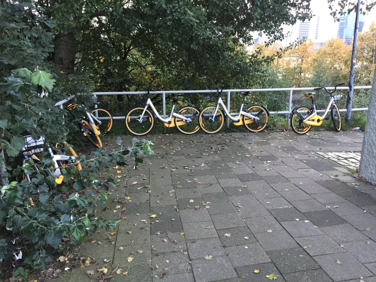 JudithBouwman's tweet photo. Voor het geval #Obike nog eens zin een tijd heeft een verzameling op te halen bij de #willemsbrug in #rotterdam. 😜 https://t.co/bWcy6oSB8w