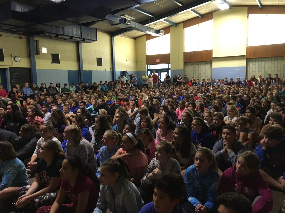 DMSNKRI's tweet image. DMS students listen to Rob Hackenson Jr-Ways to use social media appropriately &amp;amp; how to avoid mistakes that could have long lasting effects.