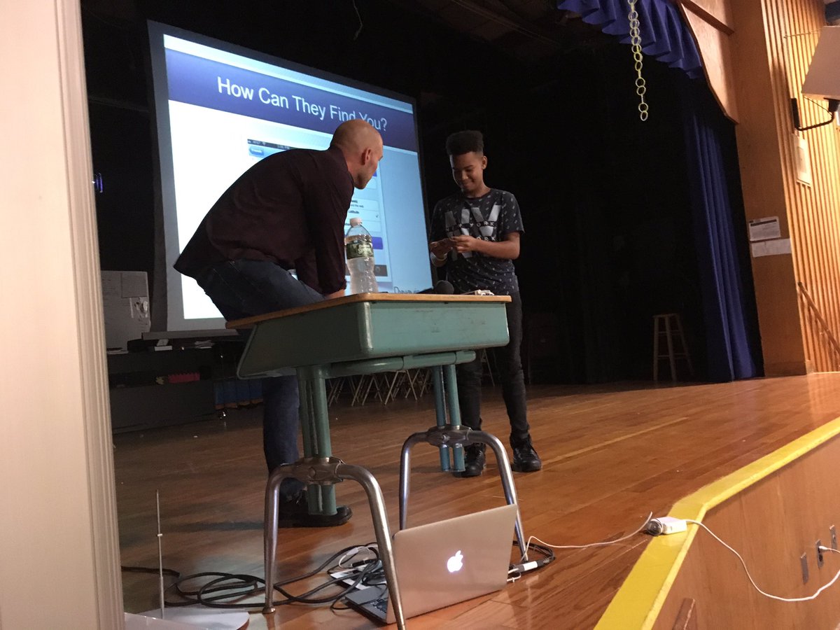 DMSNKRI's tweet image. DMS students listen to Rob Hackenson Jr-Ways to use social media appropriately &amp;amp; how to avoid mistakes that could have long lasting effects.