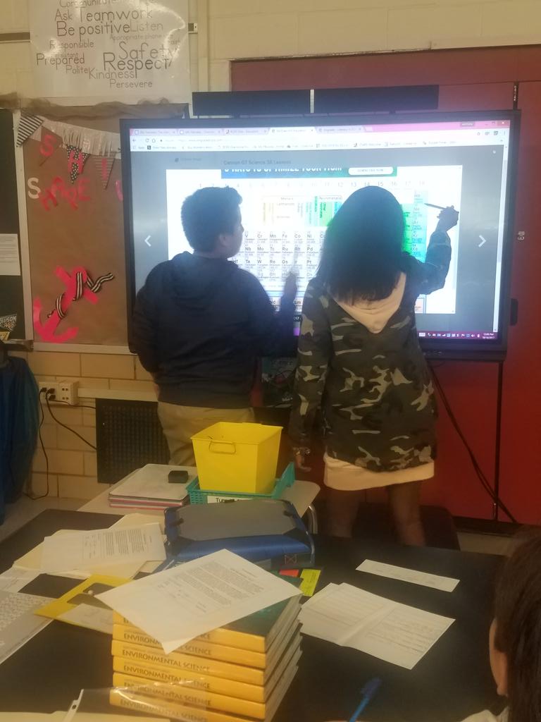 winterblessing's tweet photo. Engaging students in science with a very cool tool... #prometheanrocks #mystudentsarethebest #srms @SRMS_Principal @BCPSSci https://t.co/IwMkpHmf4P