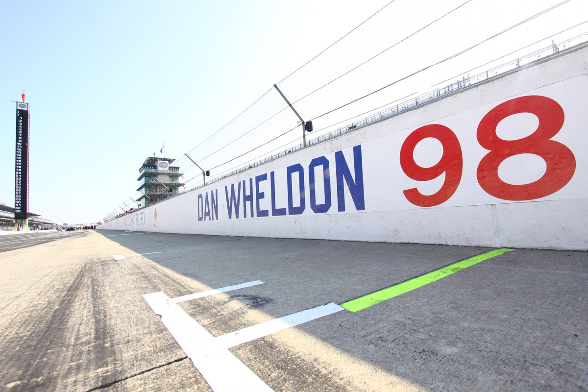 jdouglas4's tweet photo. Remembering Dan Wheldon today! He loved @IMS and I am certain @IMS loved him back! I know our fans did! #LionHeart https://t.co/aXNFjfdzYs