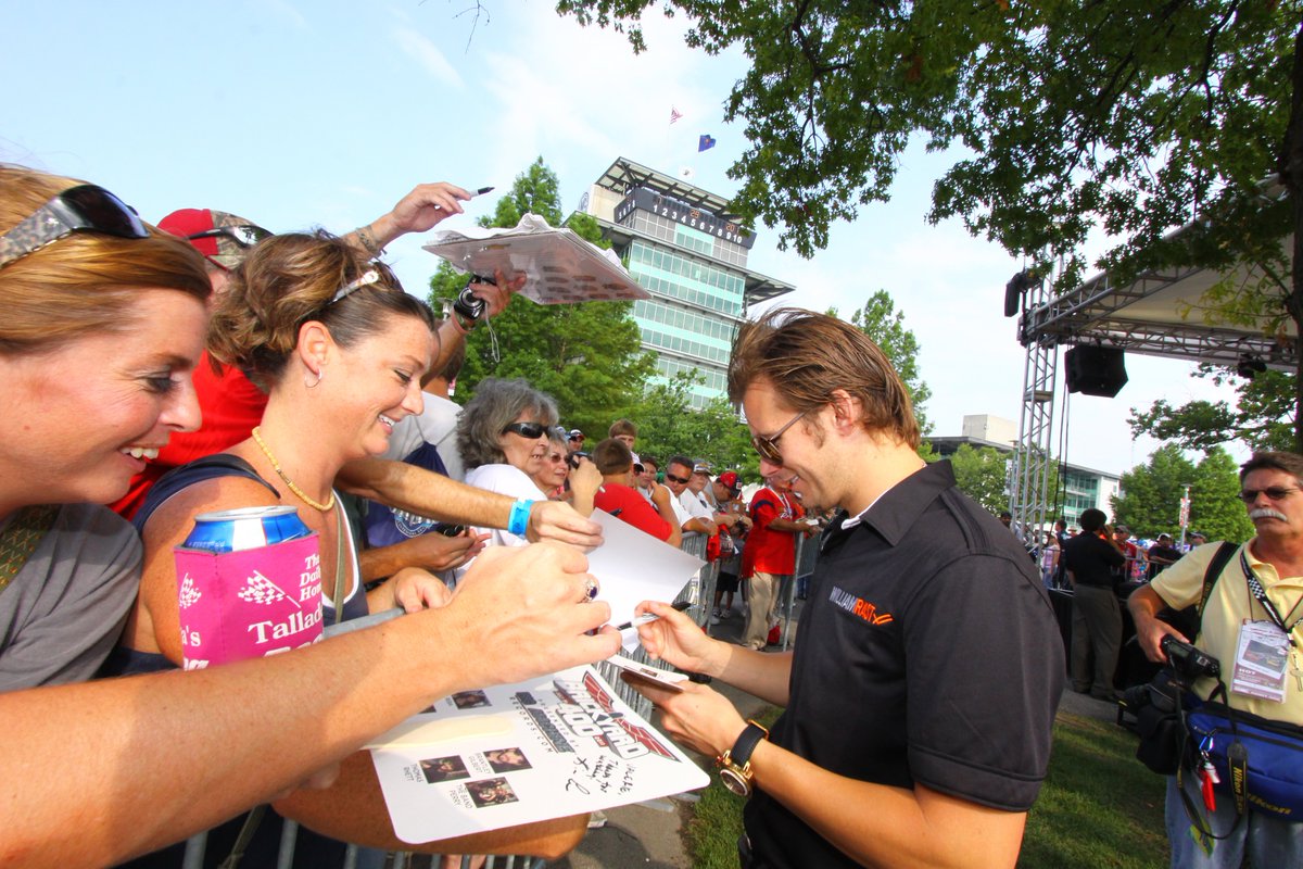 jdouglas4's tweet photo. Remembering Dan Wheldon today! He loved @IMS and I am certain @IMS loved him back! I know our fans did! #LionHeart https://t.co/aXNFjfdzYs