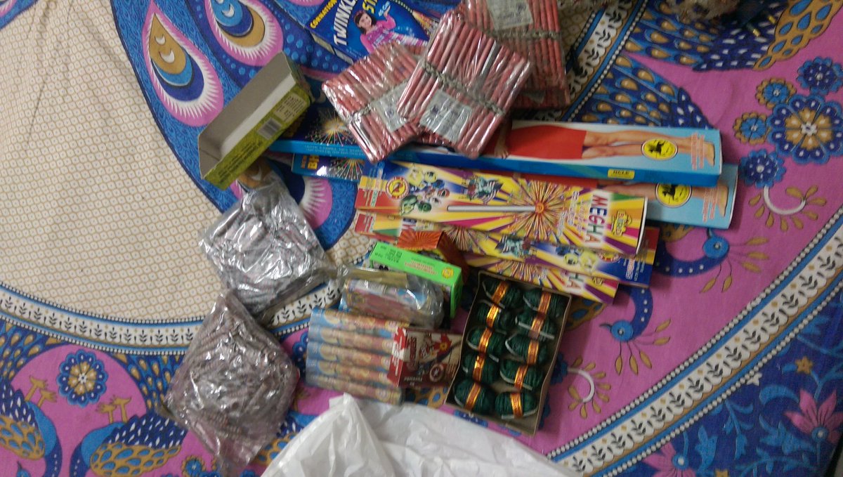 krishnpria's tweet photo. Bought patakas morons really thought they could ban #crackes in ur dream. It's openly being sold no one's scared
My Lord ki pungi😂😂😂 https://t.co/w5UJQGyosl