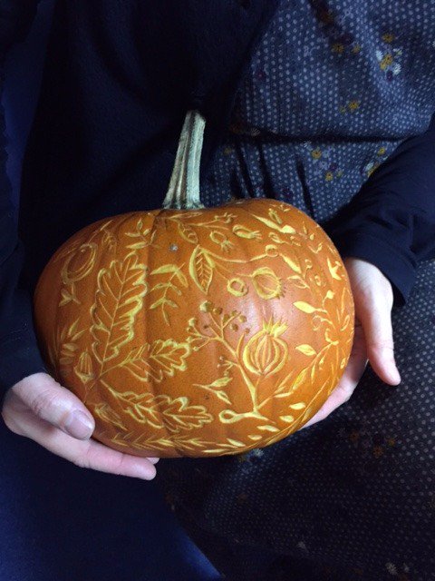 Dee1063's tweet photo. Hear Amy from @HawardenEstate tell us how we can all carve a fab pumpkin like this for #Halloween at 6.20pm https://t.co/IUFLtcRqfx