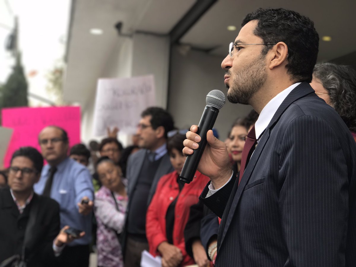 martibatres's tweet photo. Estamos en la Procuraduría de la Ciudad de México denunciando la represión del gobierno Delegacional de Iztapalapa contra damnificados. https://t.co/qTa50POooe