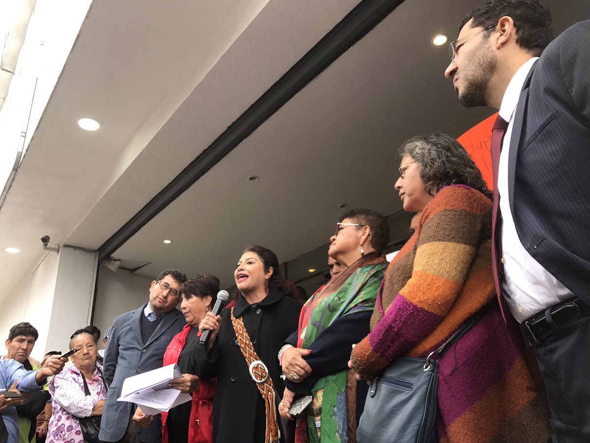 martibatres's tweet photo. Estamos en la Procuraduría de la Ciudad de México denunciando la represión del gobierno Delegacional de Iztapalapa contra damnificados. https://t.co/qTa50POooe