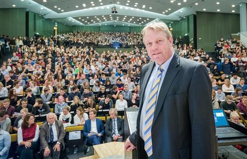 Die @kieluni begrüßte heute 5600 #Erstsemester ebx.sh/2xJqTwX https://t.co/EEqnVRpyJm