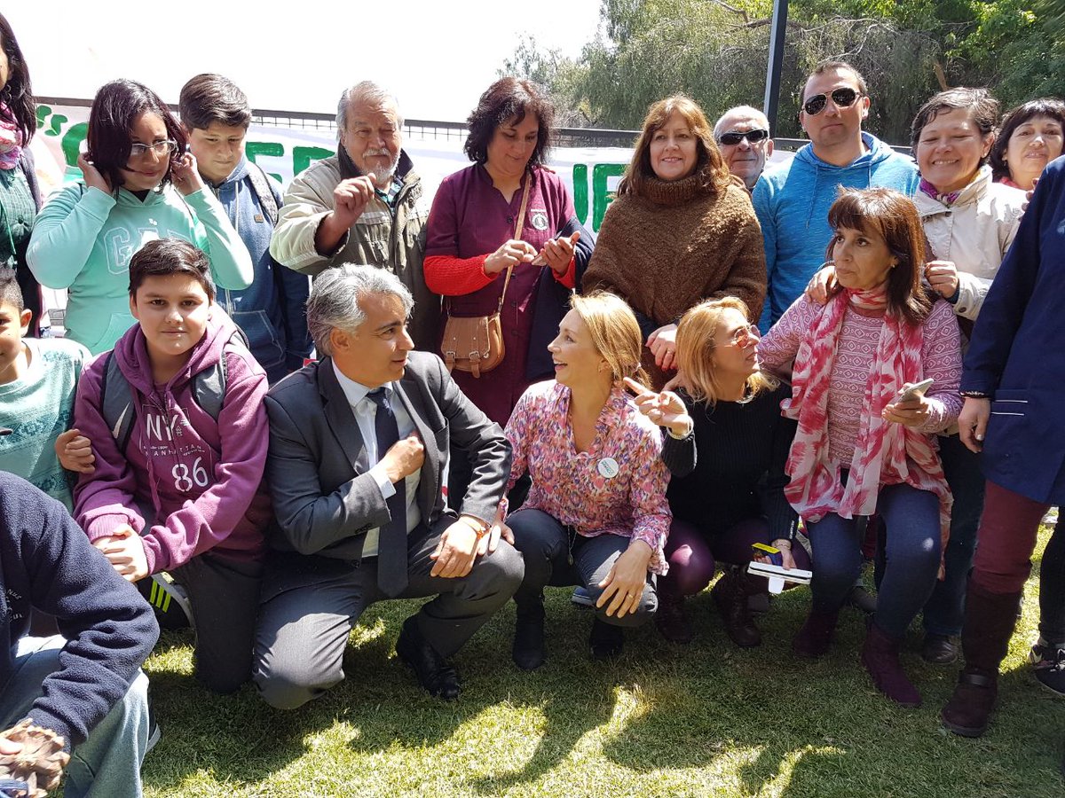 KarendTV's tweet photo. En #DíaDelProfesor nuestro apoyo para profesor@s, auxiliares, administrativos y auxiliares de aula en paro del Colegio Salesianos de Macul https://t.co/SONro2IlUM