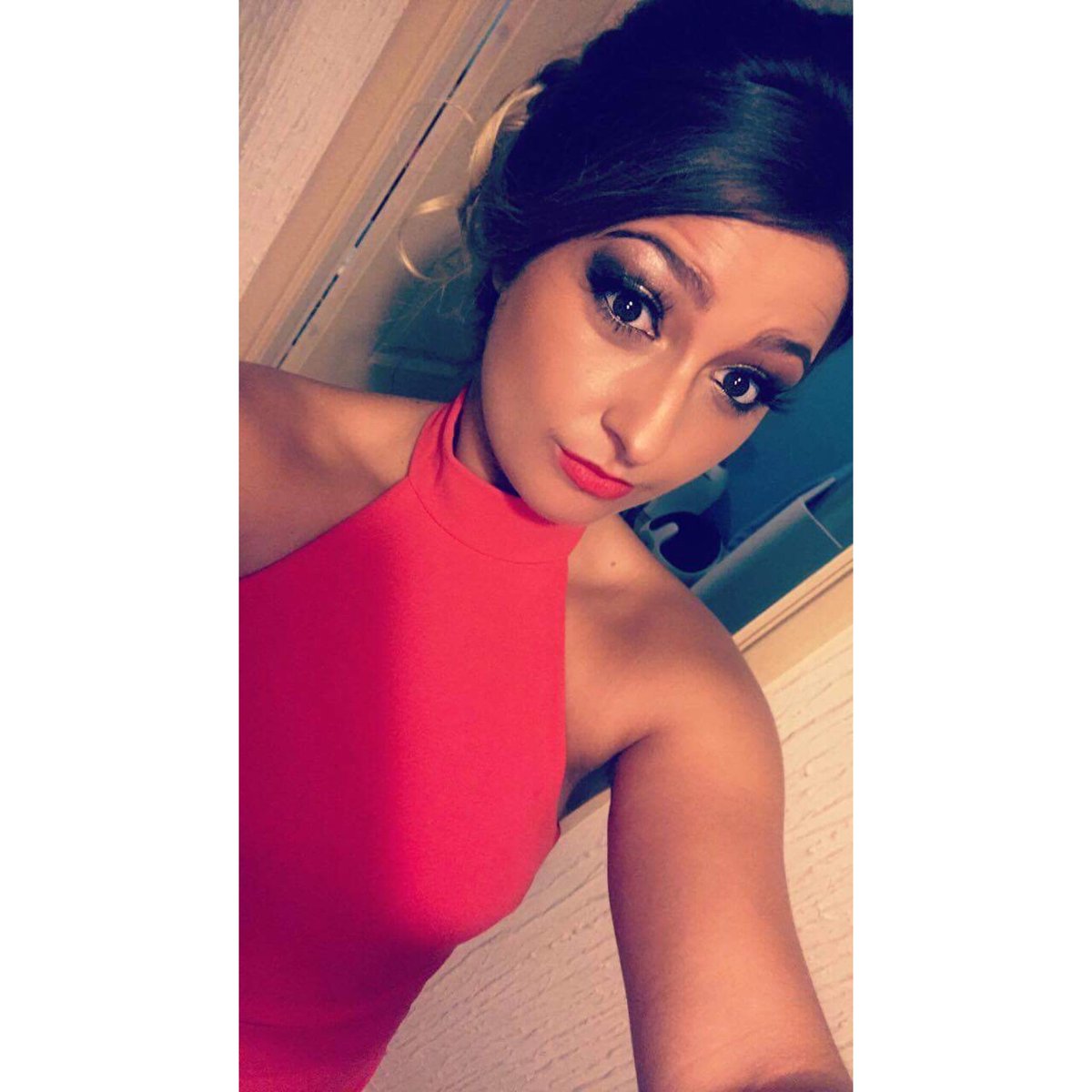 FGAMUA's tweet photo. We discussed what type of look she wanted before hand so she was completely happy with the result! Get your look by booking in today! 💅🏼💋 https://t.co/7KLlvfChye