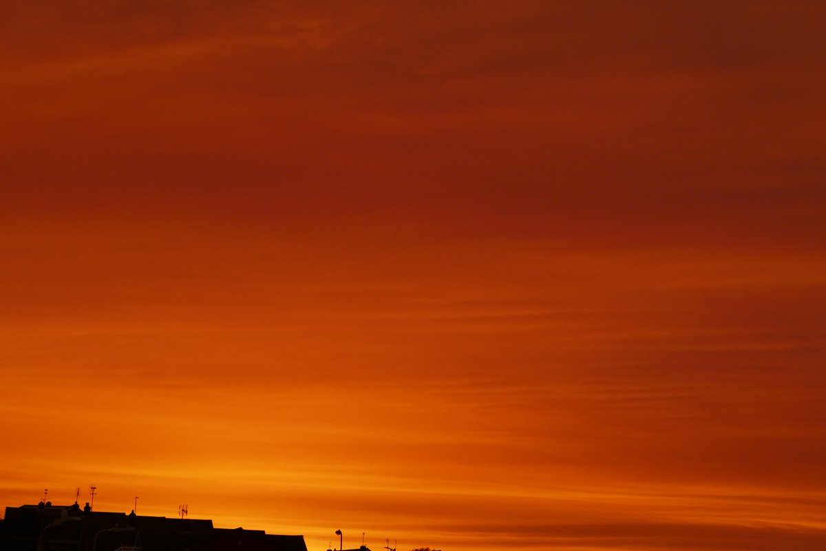 <a href="/BBC_RMackley/">Rachel Mackley</a> tonight's sky in Whitstable post sunset