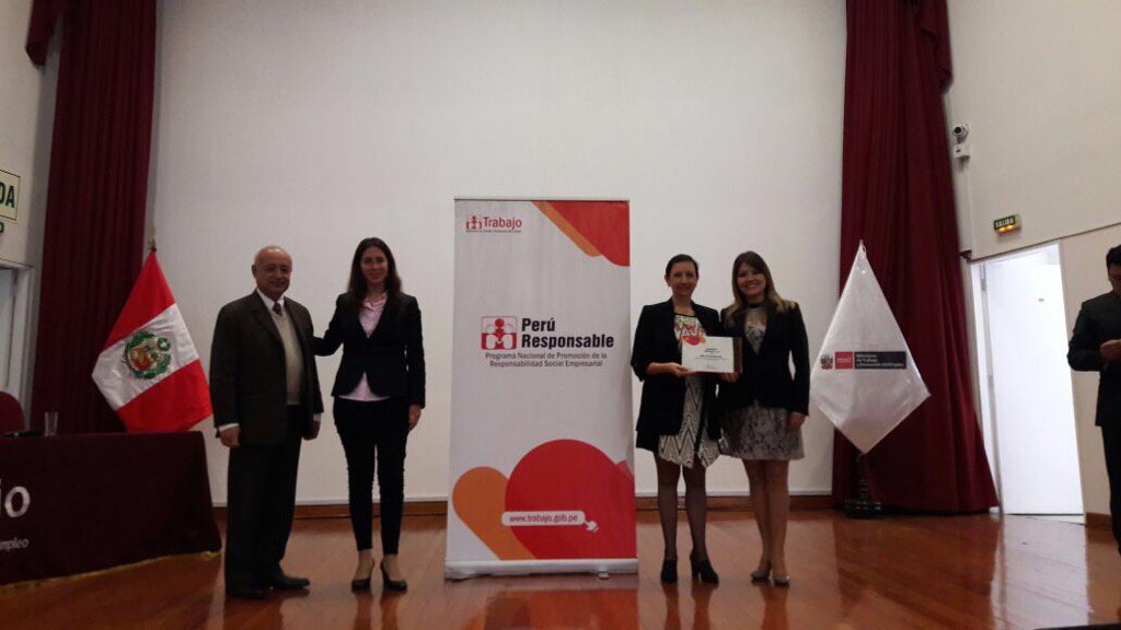 PluzEnergia's tweet photo. .@EnelPeru Generación recibe reconocimiento del @MTPE_Peru por trabajo en crisis del niño costero. ¡Seguiremos! #PeruResponsable https://t.co/8HZQPLrERr