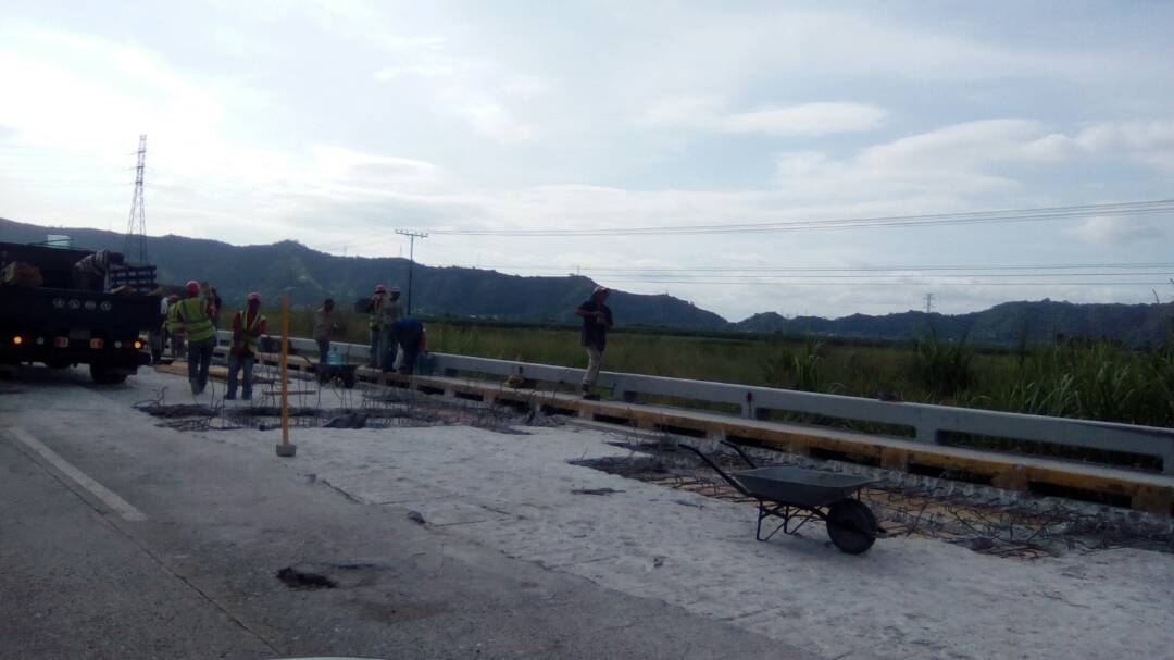 jjgarcia1960's tweet photo. A toda marcha avanzan trabajos en pista sur del Viaducto La Cabrera . @MPPTve #TrabajaParaUstedes https://t.co/qZ2tATbnNs
