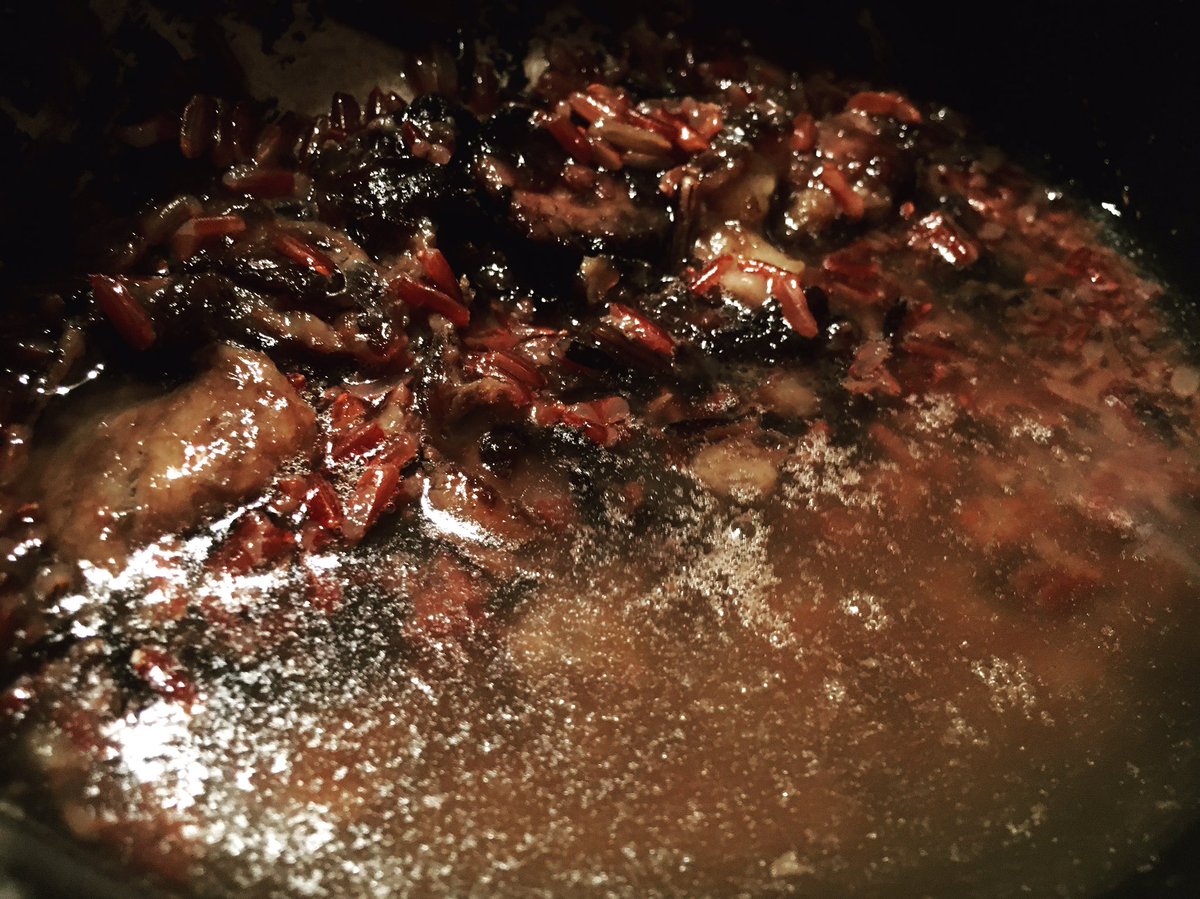 moziervogel's tweet photo. Eating bone marrow with a spoon #ranoutofbread #whoneedsbread? #bedlunch https://t.co/qLq5rRTDWR