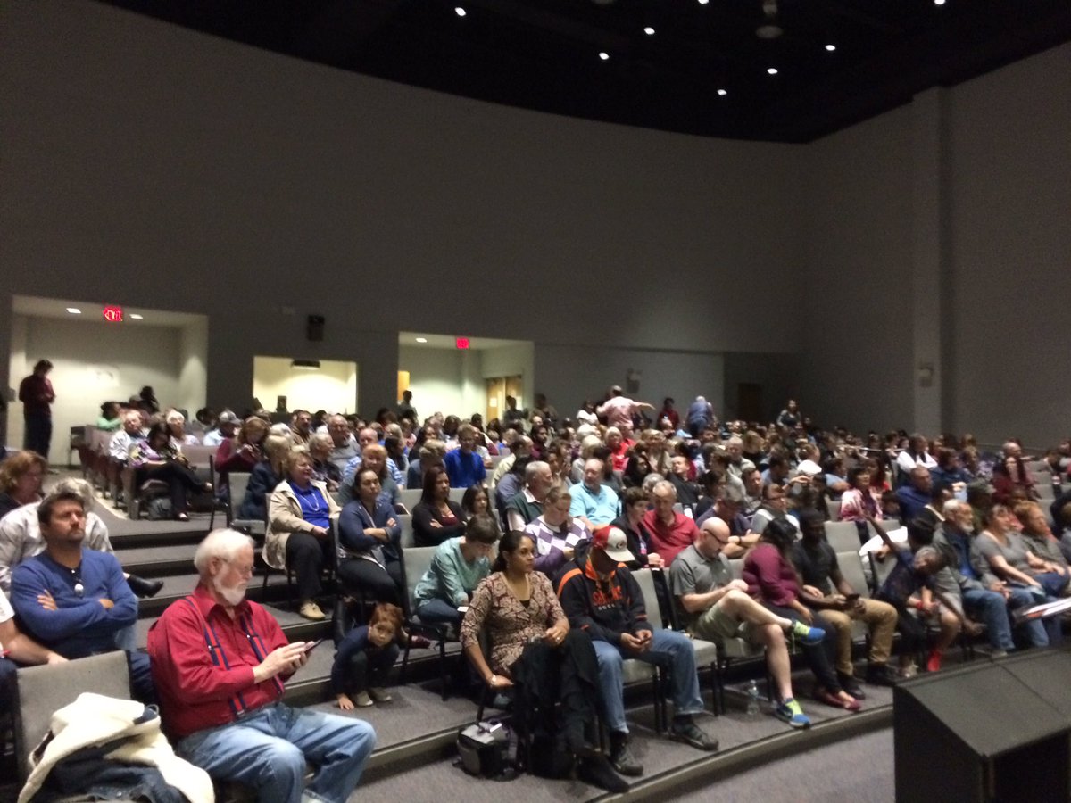 BulldogBand1's tweet photo. We still have seats! #bandconcert #bulldogpride https://t.co/nQ4FfnWcbz