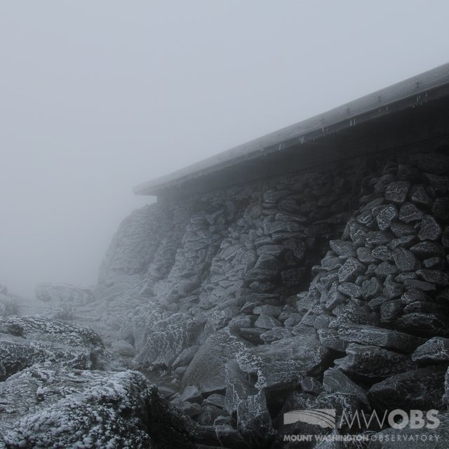 WXKnapper's tweet photo. Tip Top House on the summit of Mt Washington today. #NHwx #whitemountains #mtwashington #NHStatePark #rime #WinterIsHere https://t.co/SRahcCsnEt