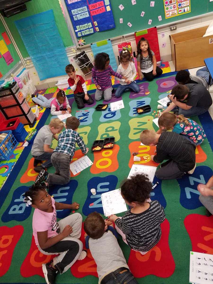 FullersKiddos's tweet photo. We learned and practiced Dump It, Count It! to find ways to make 10,  20, or fact families. Now we can play it on our own in workshop! https://t.co/NrasAWGpC0