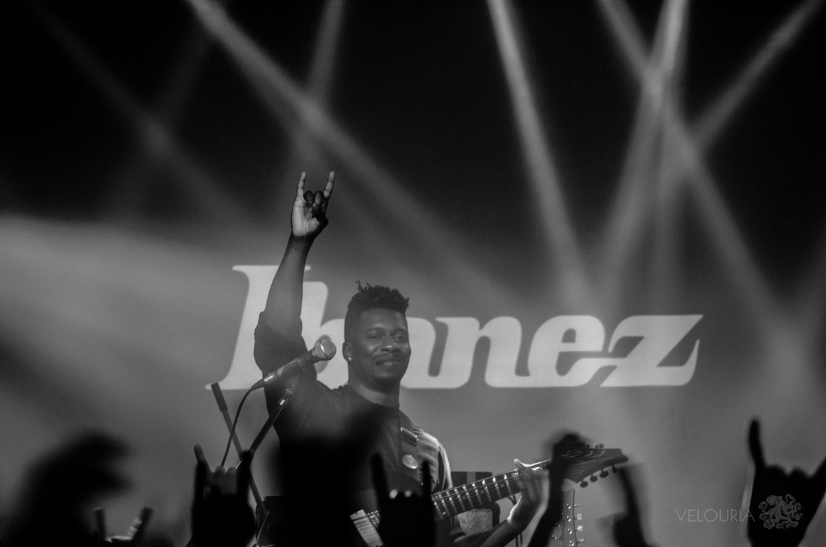 Velouriax2's tweet photo. #FOTOS todas las fotos de @TosinAbasi en @NicetoClub Lado B Clinica @ibanezofficial de guitarra @AnimalsAsLeader https://t.co/qIGoQA4bFE https://t.co/7GknuQdnXK