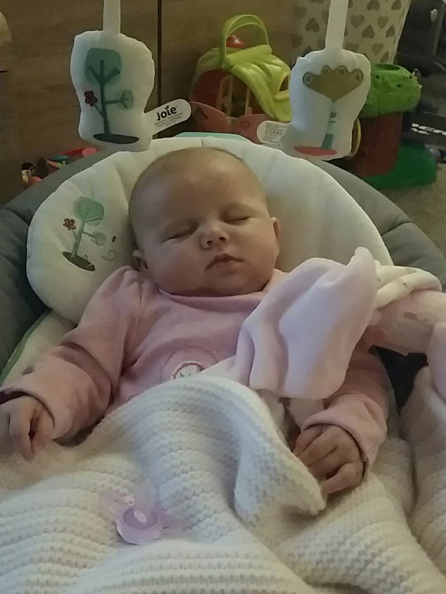 LyndzParsons's tweet photo. I cannot cope with my poorly girl. Breaking my heart #10weeksold https://t.co/8nZsmZEOub