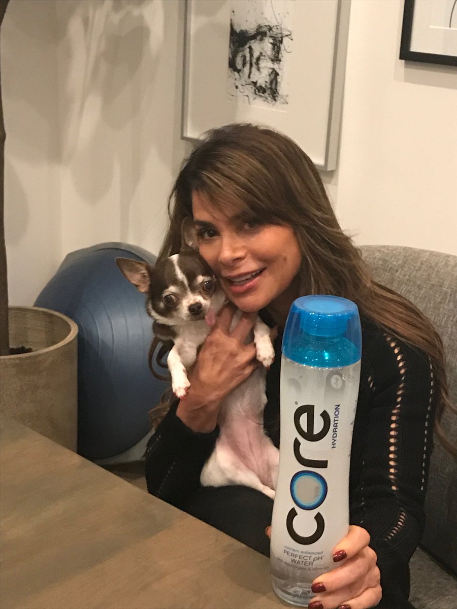 PaulaAbdul's tweet photo. .@COREdrinks you're AMAZING! ​Drinking water is a MUST in hot AND cold weather! I 💙 how this water helps maintain the body's pH​ balance!💦 https://t.co/DmdcWl3l0G