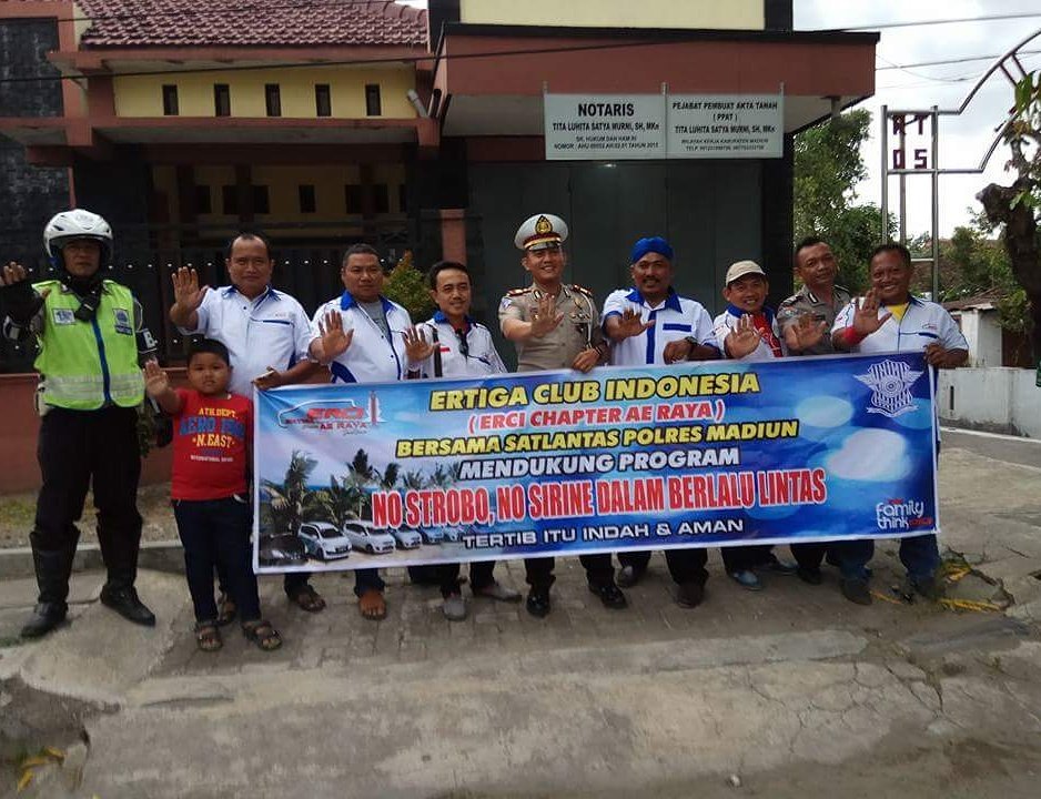 ERCI_AE_RAYA's tweet photo. ERCI AE RAYA bersama Satlantas Polres Madiun, 16 Oktober 2017, @ertiga_ID @ErtigaIndonesia @ercijatim @ERCIJawaTimur https://t.co/HMRbVLdagk