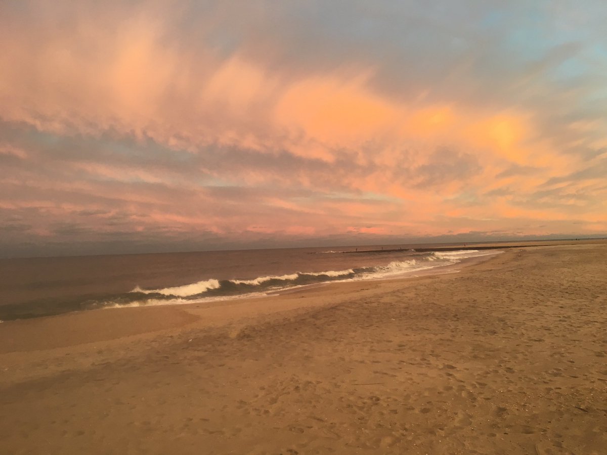 LochArbourBeach's tweet photo. October skies at the jersey shore @JSHurricaneNews @belmardays @brian4NY @JamesGWeather @nynjpaweather @kurtsiegelin #locharbour #fall https://t.co/eKJoOTe67X