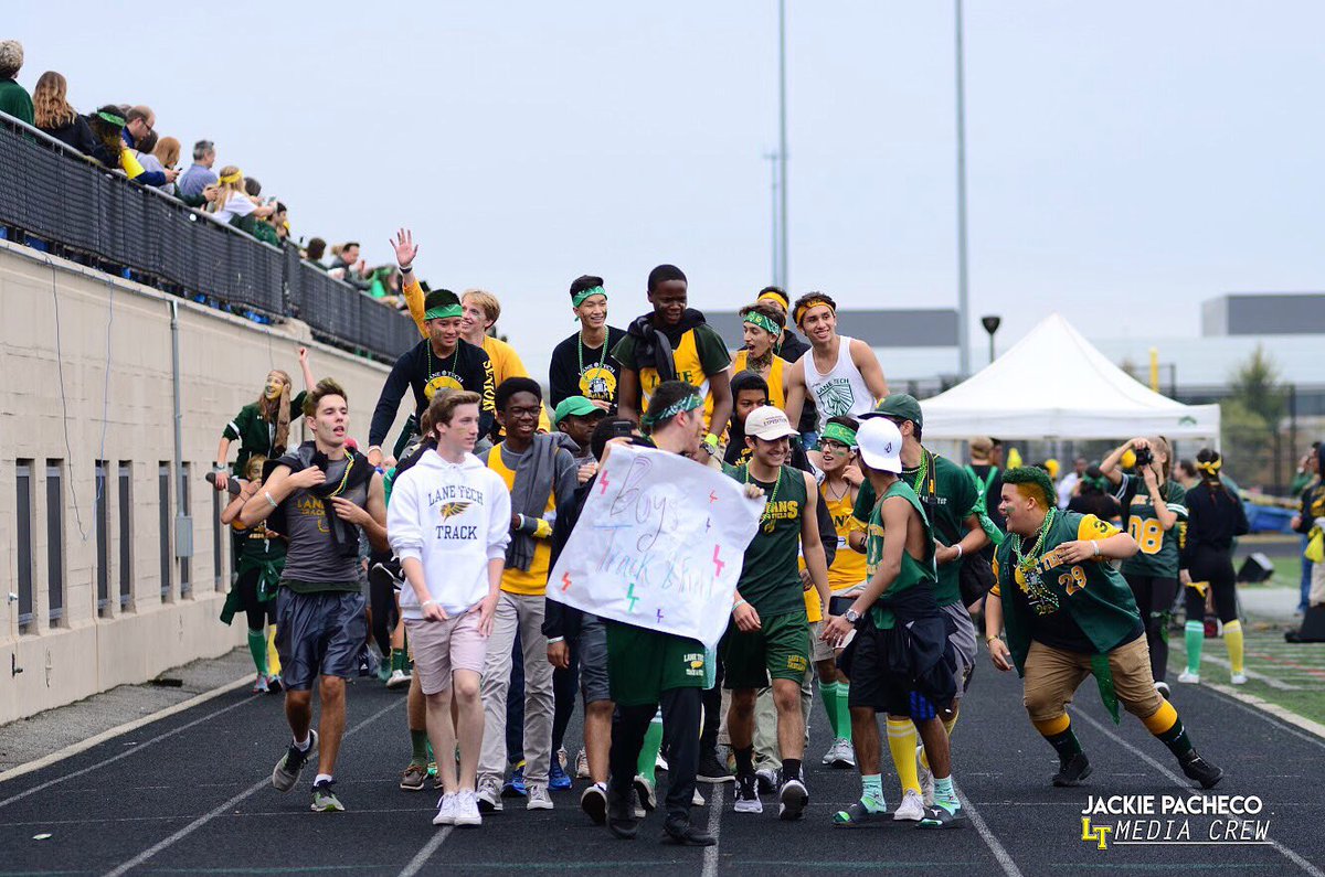 LTMediaCrew's tweet photo. Pep Rally! 💚💛 #LaneTechMediaCrew #LaneTech https://t.co/dO1Bndope6