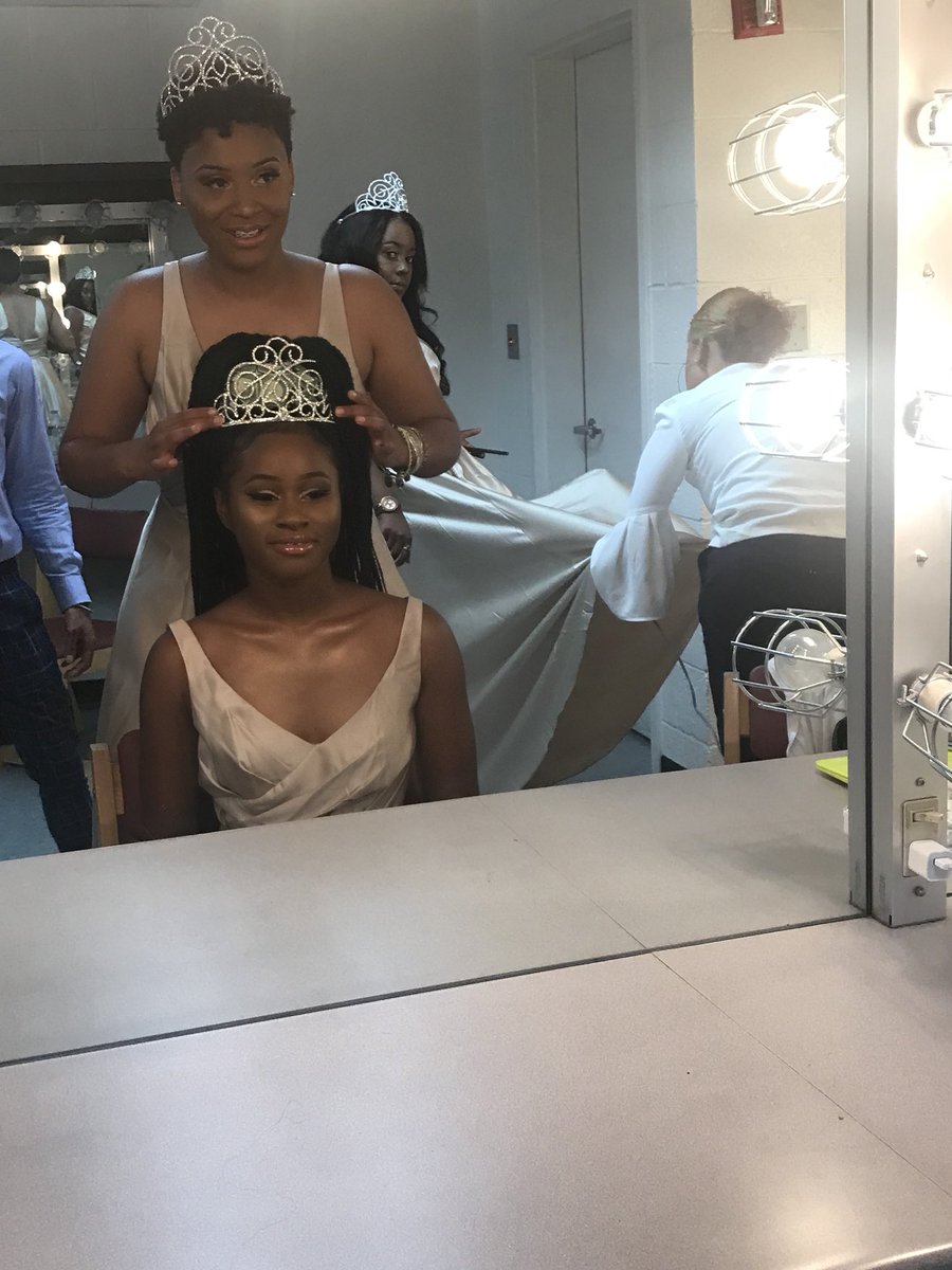 Pretty_Oumou's tweet photo. Coronation 2017 👑✨ #Morgan150 https://t.co/KW2X3E5CdC