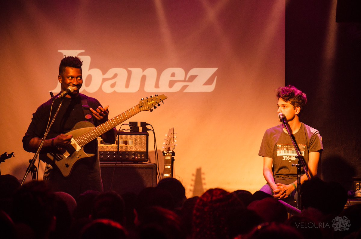 Velouriax2's tweet photo. #FOTOS todas las fotos de @TosinAbasi en @NicetoClub Lado B Clinica @ibanezofficial de guitarra @AnimalsAsLeader https://t.co/qIGoQA4bFE https://t.co/7GknuQdnXK
