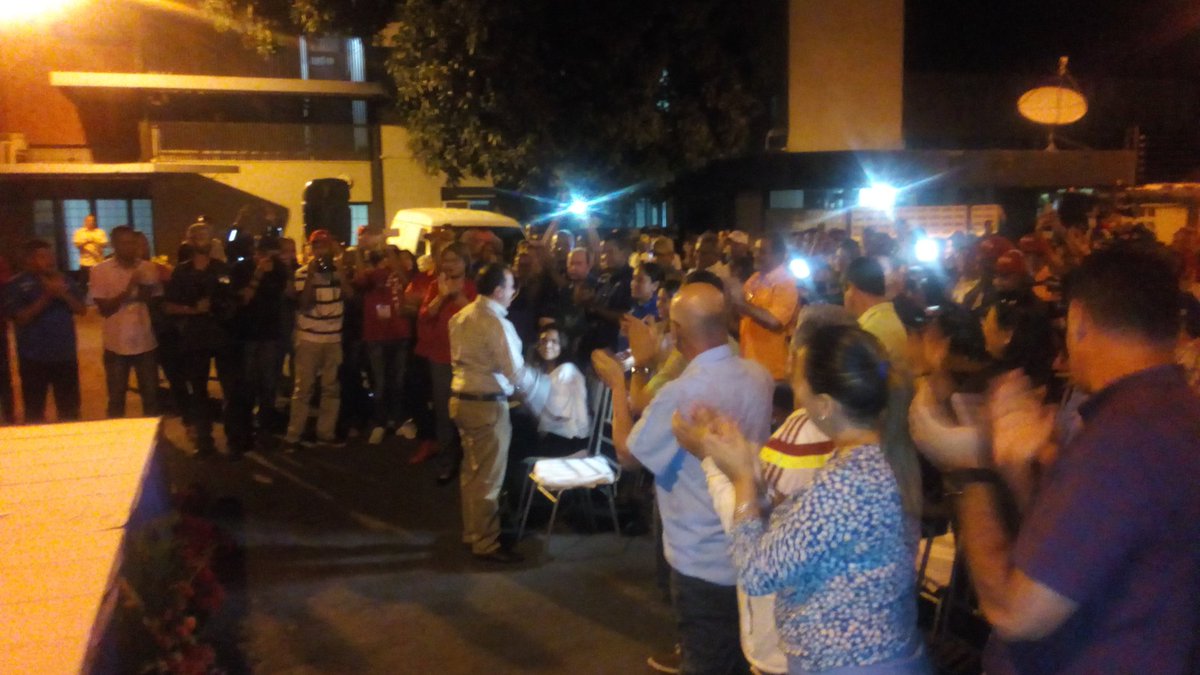 mreyesPSUV's tweet photo. #VenezuelaAmaneceVictoriosa || #Ahora Nuestro Gobernador @RMarcoTorres fue proclamado por el CNE, el pueblo de #Zamora te felicita camarada https://t.co/LnQObbMII1