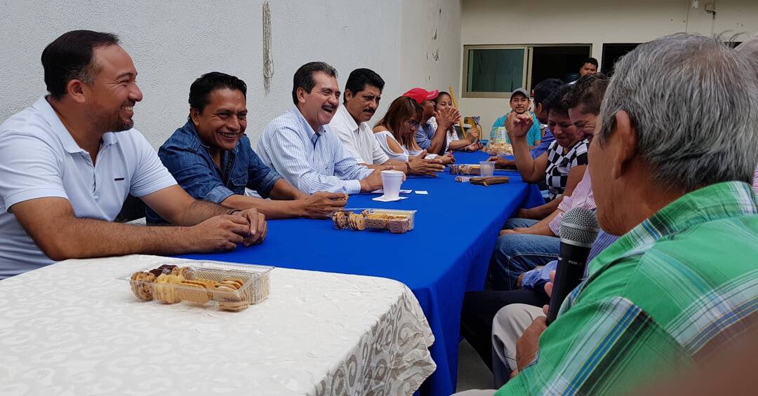 MorenaAMLOTab's tweet photo. El Lic @MadianDLSChacon acompaño al Lic @EvaristoHdzCruz a Tacotalpa #Tabasco a ver comité protagonistas @lopezobrador_ @yeidckol @ActMil https://t.co/pvL85b2SJg