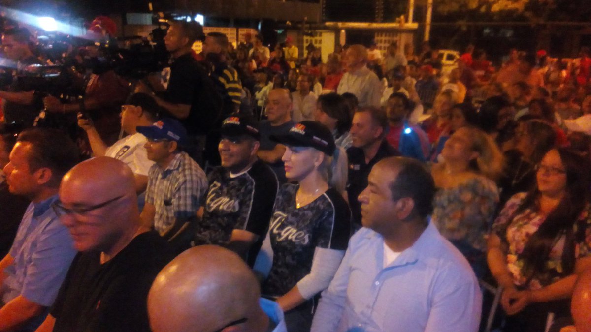 mreyesPSUV's tweet photo. #VenezuelaAmaneceVictoriosa || #Ahora Nuestro Gobernador @RMarcoTorres fue proclamado por el CNE, el pueblo de #Zamora te felicita camarada https://t.co/LnQObbMII1