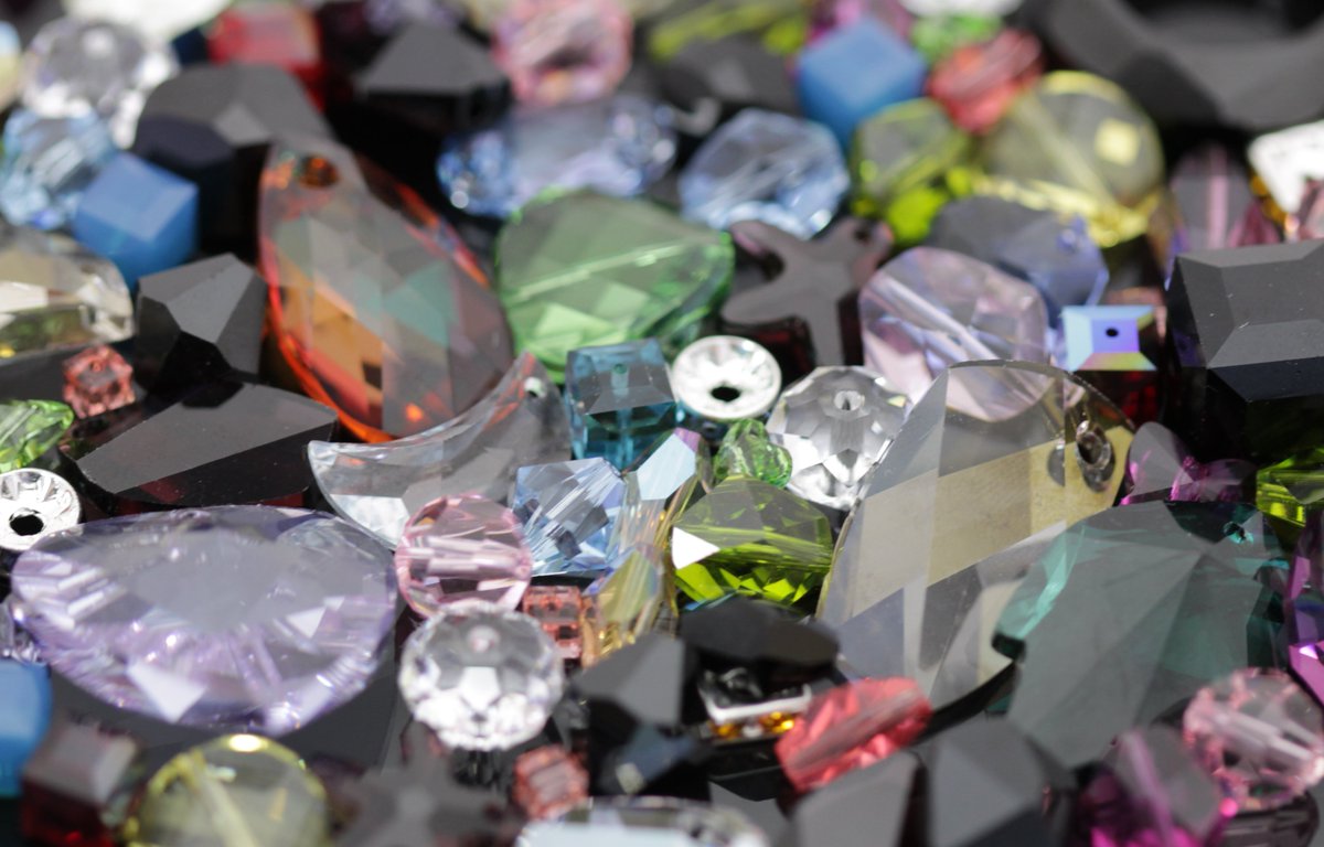 BeadWorldinc's tweet photo. 50% off select Swarovski crystal shapes!! In stores only - Offer expires 10/18 @ 6pm! #beadworld #swarovski #swarovskicrystal https://t.co/3tcTPF6XOO