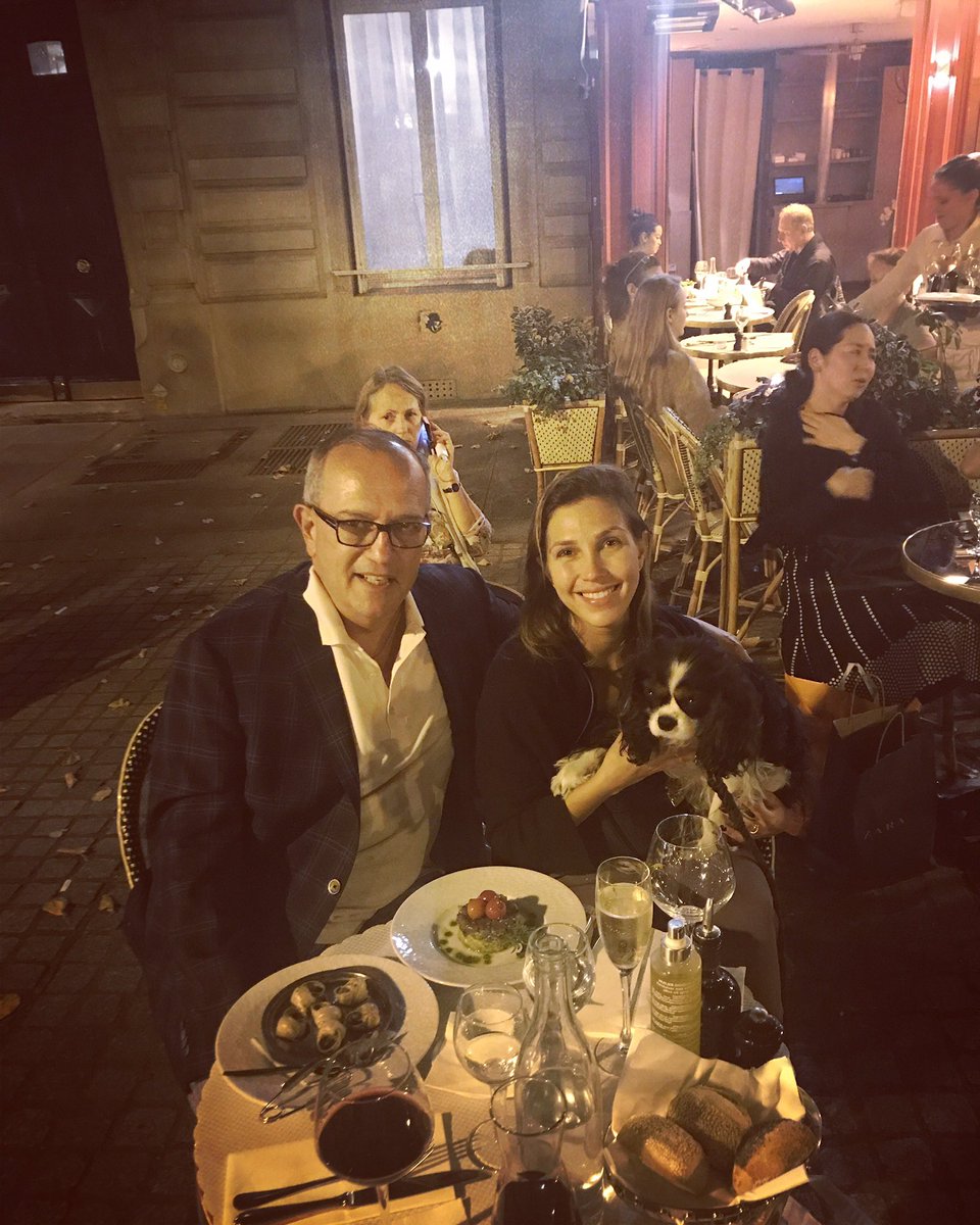 #Beautiful evening in #Paris with my biggest #fans 🐶💕🥂 #daddysgirl #travel #family #blessed #cavalier #cavalierkingcharlesspaniel #operalife