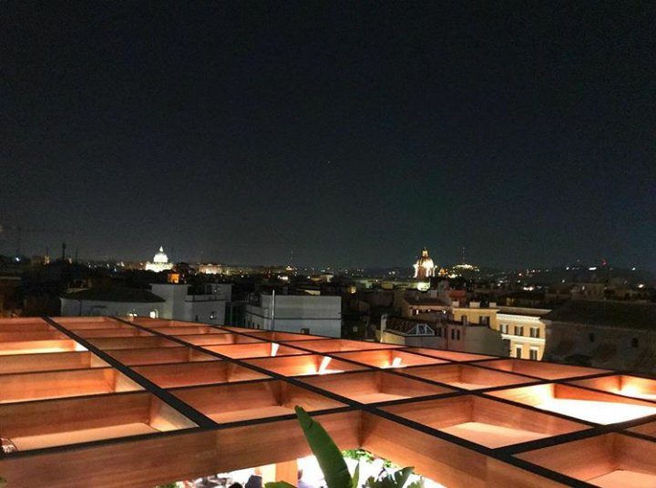 CPRsolution_'s tweet image. Nel cuore della Capitale tra Palazzo Chigi, Piazza di Spagna e Fontana di Trevi ha inaugurato la nuova Rinascente, gioiellino di lusso che unisce moda, design e food.
#Rinascente #Roma