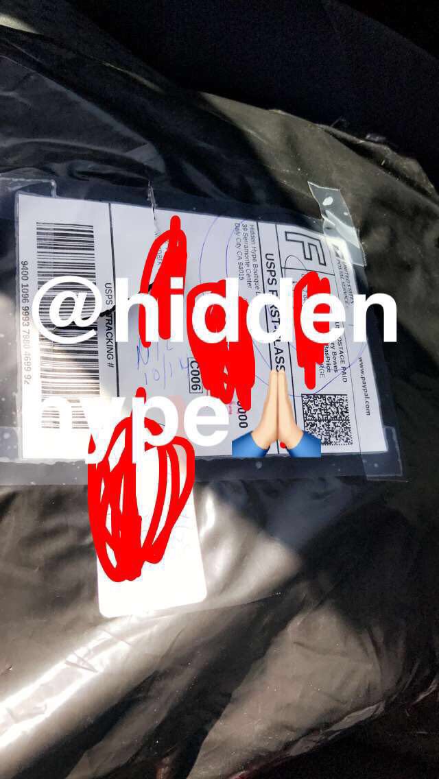 Castillo102Luis's tweet photo. Finally my package came in from @HiddenHype 🙏🏻🙌🏻 #hiddenhype https://t.co/aBM3iNmz0D