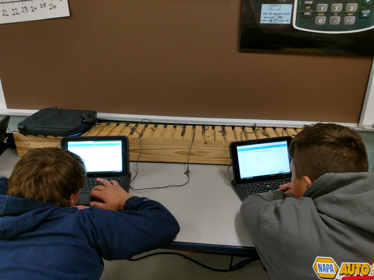 MrsDKelly_math's tweet photo. Giving students the power of choice practicing math different ways. #MDLXPL https://t.co/WCpTnQyqEy