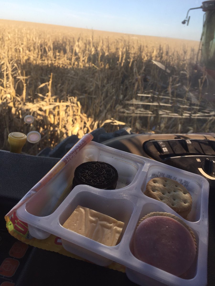 ChadNienhueser's tweet photo. I think I might need 10 of these to fill me up but I still love me some lunchables! @abbym420 #harvestmeals #harvest17 #cartdriver https://t.co/Rr0ILdpB5P