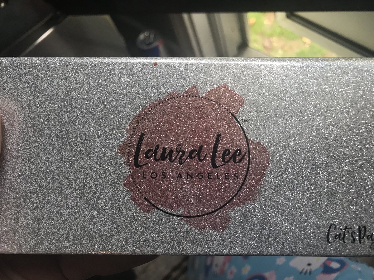 Jamie_dot05's tweet photo. @Laura88Lee look what I got today!!!! I’m sooo excited! 🤗❤️😘 https://t.co/Jx5b9BV7WQ