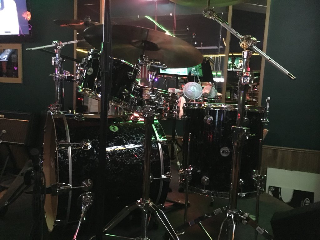 waynewickman's tweet photo. @dwdrums Black velvet https://t.co/Aqw5b0K5px