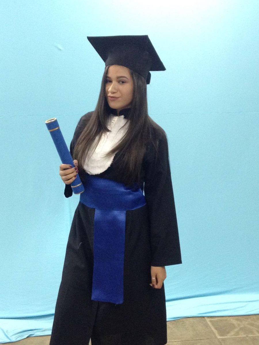 biasanttosk's tweet photo. Quase lá... 🎓✨ #Terceirão #Formando2017 https://t.co/OwNAlyOZUs