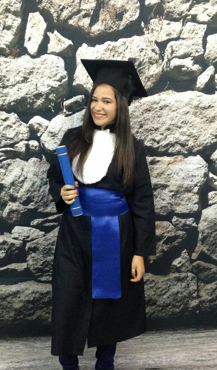 biasanttosk's tweet photo. Quase lá... 🎓✨ #Terceirão #Formando2017 https://t.co/OwNAlyOZUs
