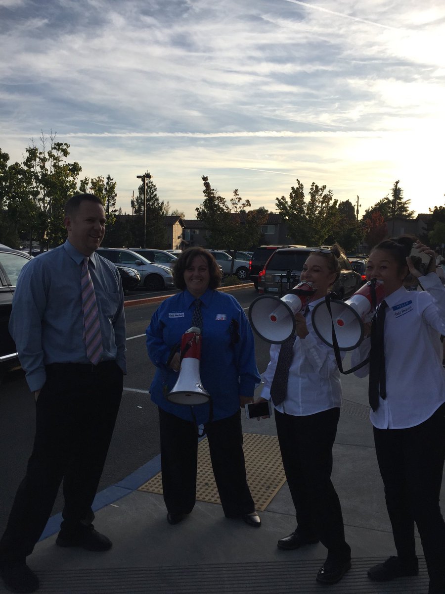 KnudsonKathy's tweet photo. @goTeamUMS @usdlearns #Boss'sday# wherewouldIbewithout #phone #soda #waterbottle https://t.co/qrzeRky3yX