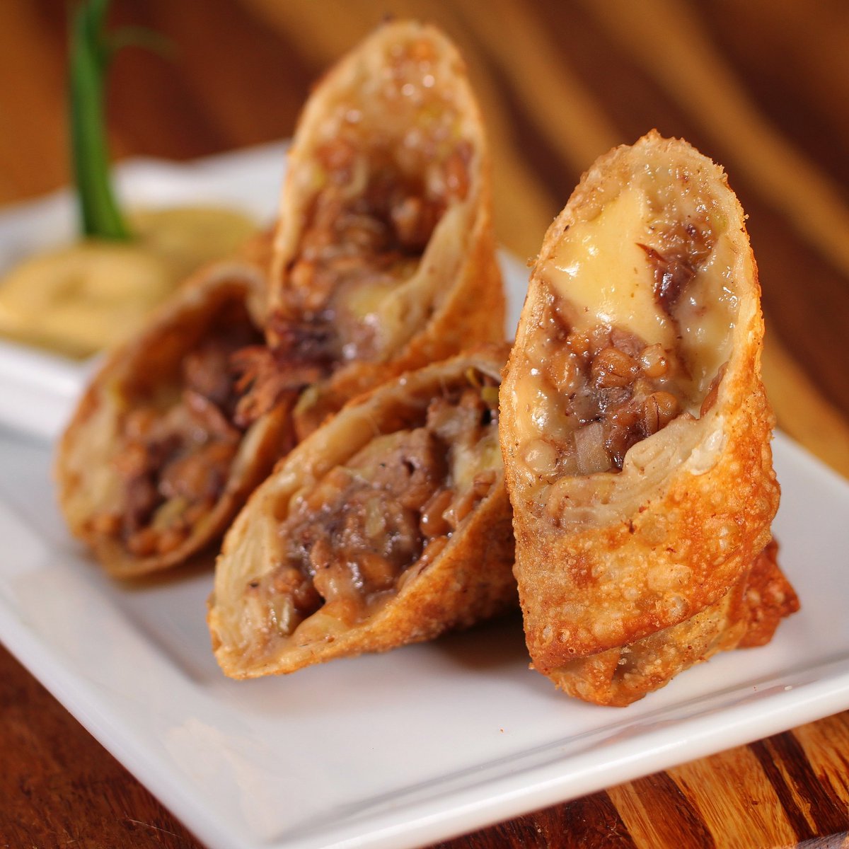 #EnglishPub Rolls Tender #slowcooked  #shortribs <a href="/ArdentMills/">Ardent Mills</a>  #Barley , creamy &amp; dill #harvati #crispyleeks #redwine #braising sauce